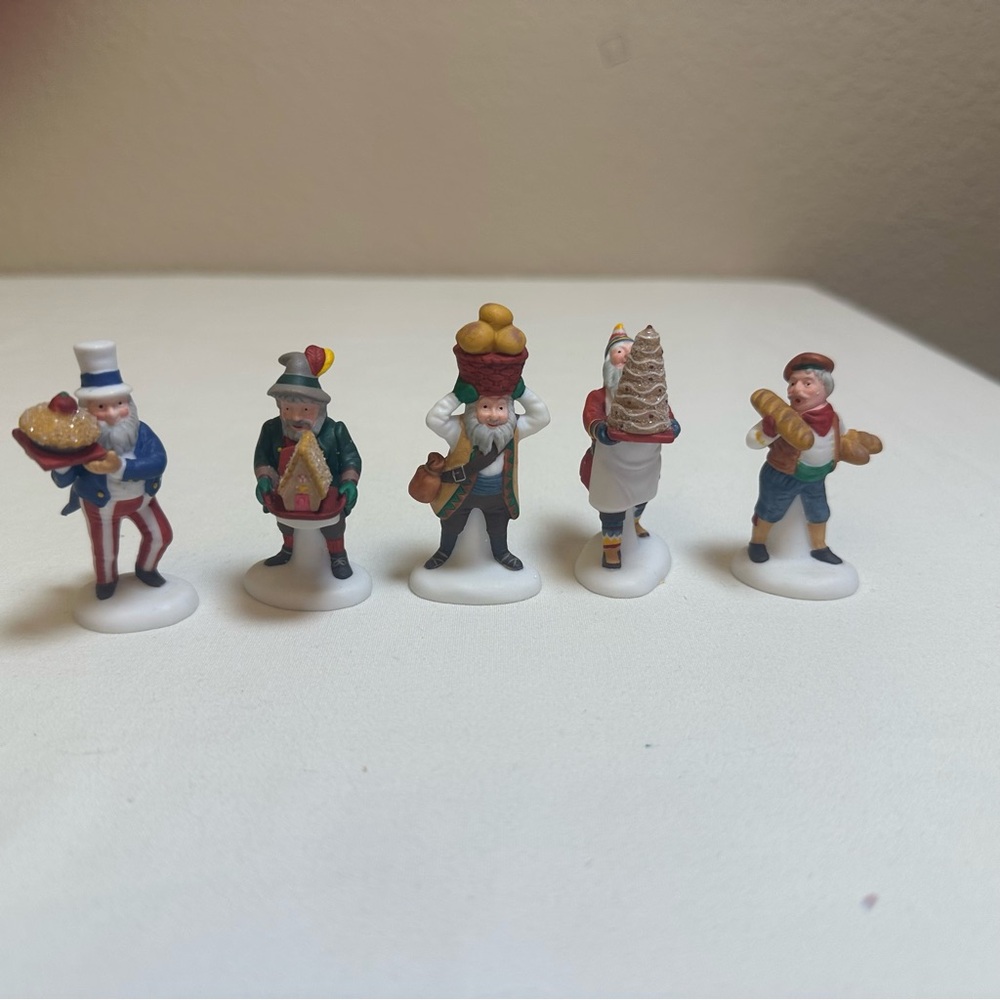 Dept. 56‎ heritage village collection early rising elves set of 5 accessories